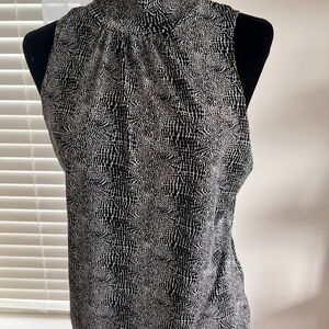 Chic Monochrome Sleeveless Blouse